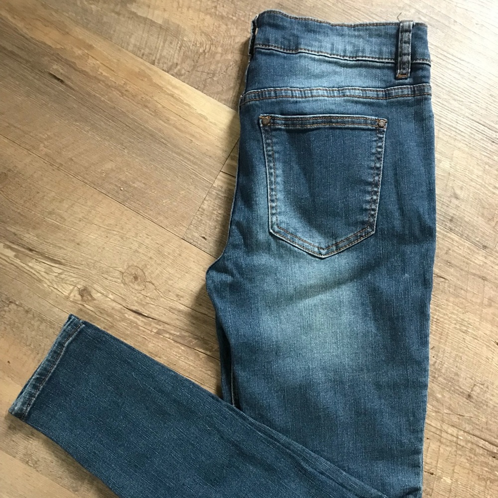 Tinseltown Distressed Jeans